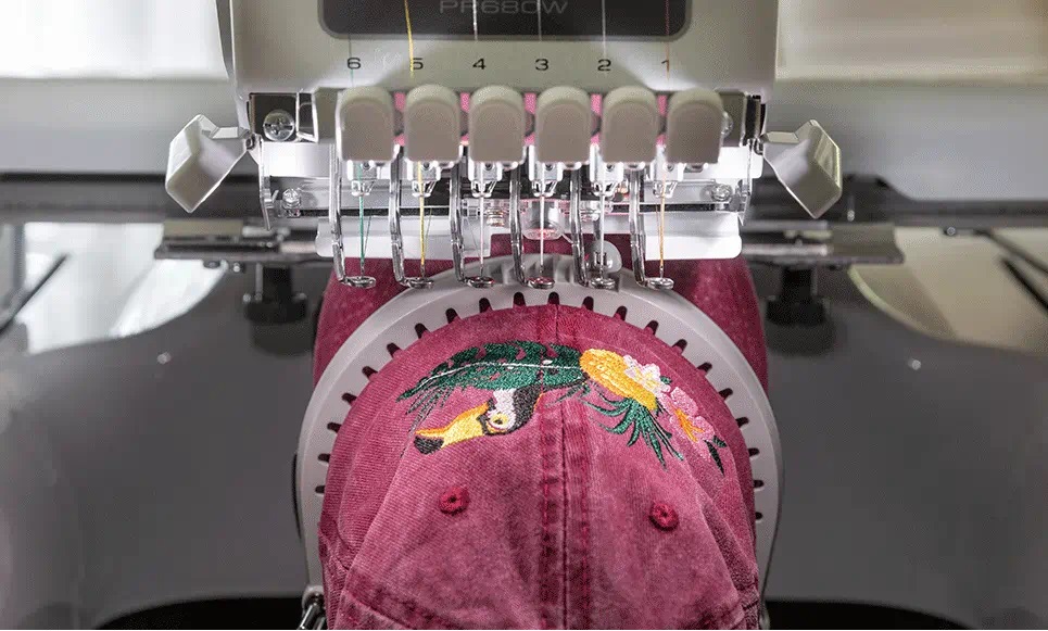 Systeme casquette brodeuse numerique